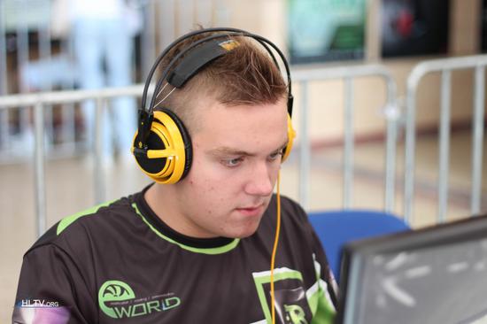 乌克兰一DOTA2玩家游戏过程中被强制征兵，无奈下机出门