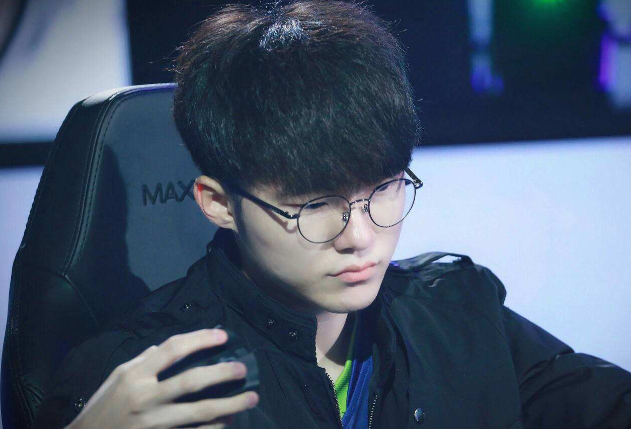 CSGO EPL S16，Fnatic轻松拿下Spirit，小蜜蜂复仇Navi