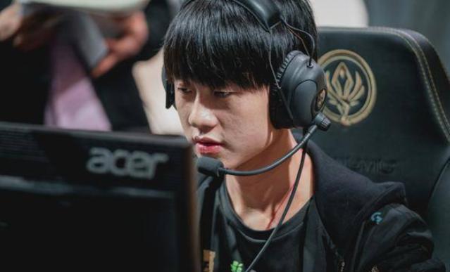 巴西媒体爆料：Uzi大概率会获得名人堂皮肤，包括薇恩和卡莎？？？？